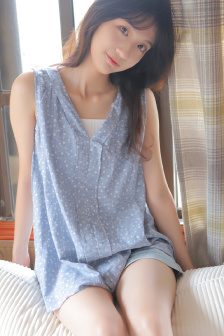 欲求不満な人妻は毎晩隣人に